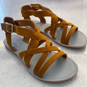 NWT Women’s Athena Strappy Sandal Dark Mustard Brown Color